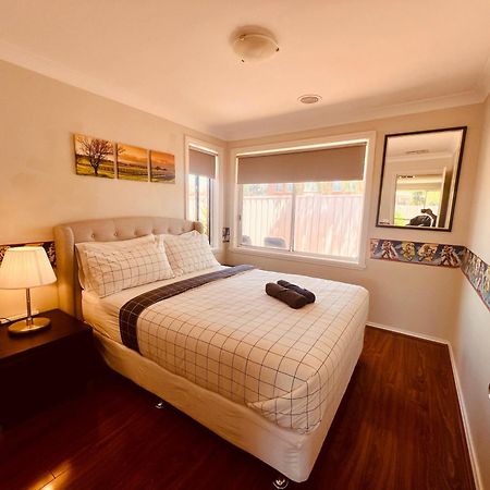 Spacious 6 Bedroom Holiday Home 15 Min Away From Melbourne Airport Sydenham Eksteriør billede